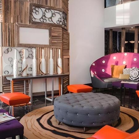 Hive Hotel Quezon City Exteriör bild