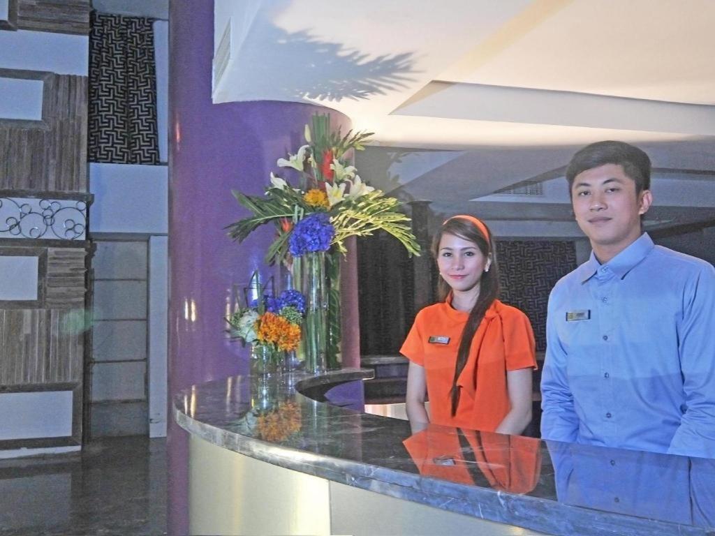 Hive Hotel Quezon City Exteriör bild