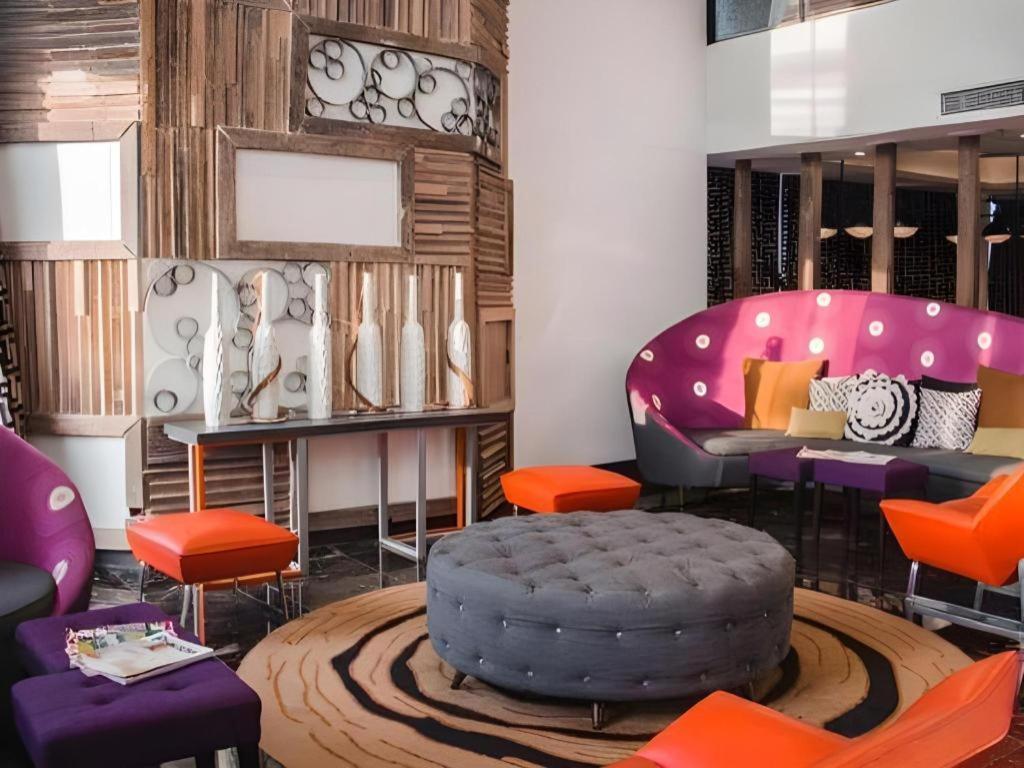 Hive Hotel Quezon City Exteriör bild