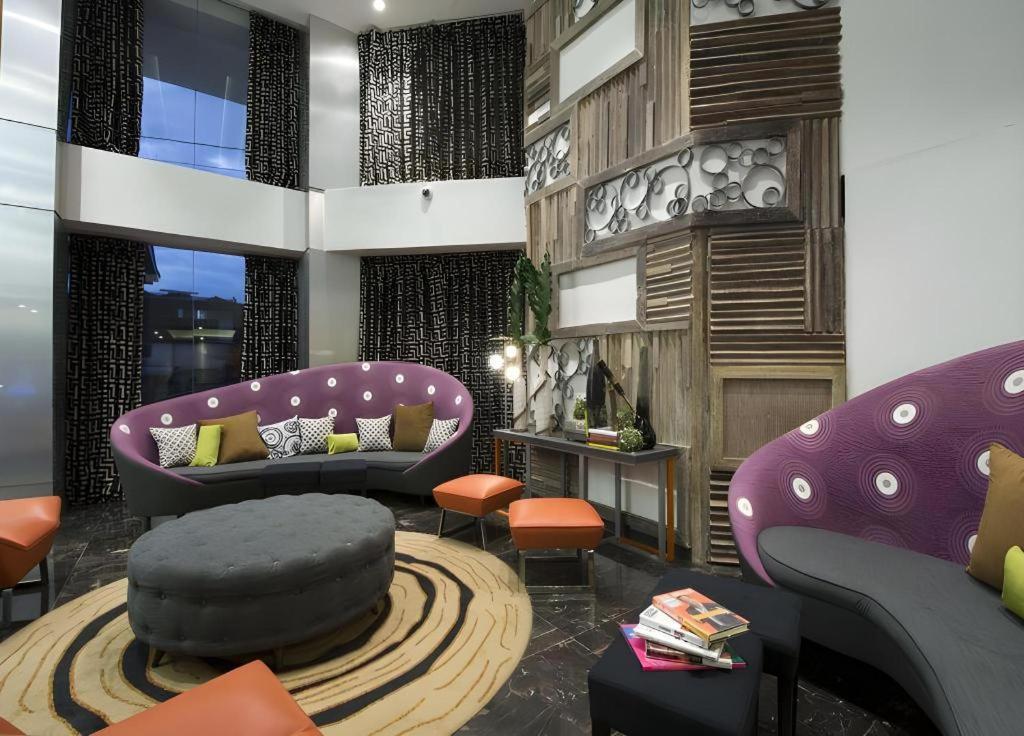 Hive Hotel Quezon City Exteriör bild