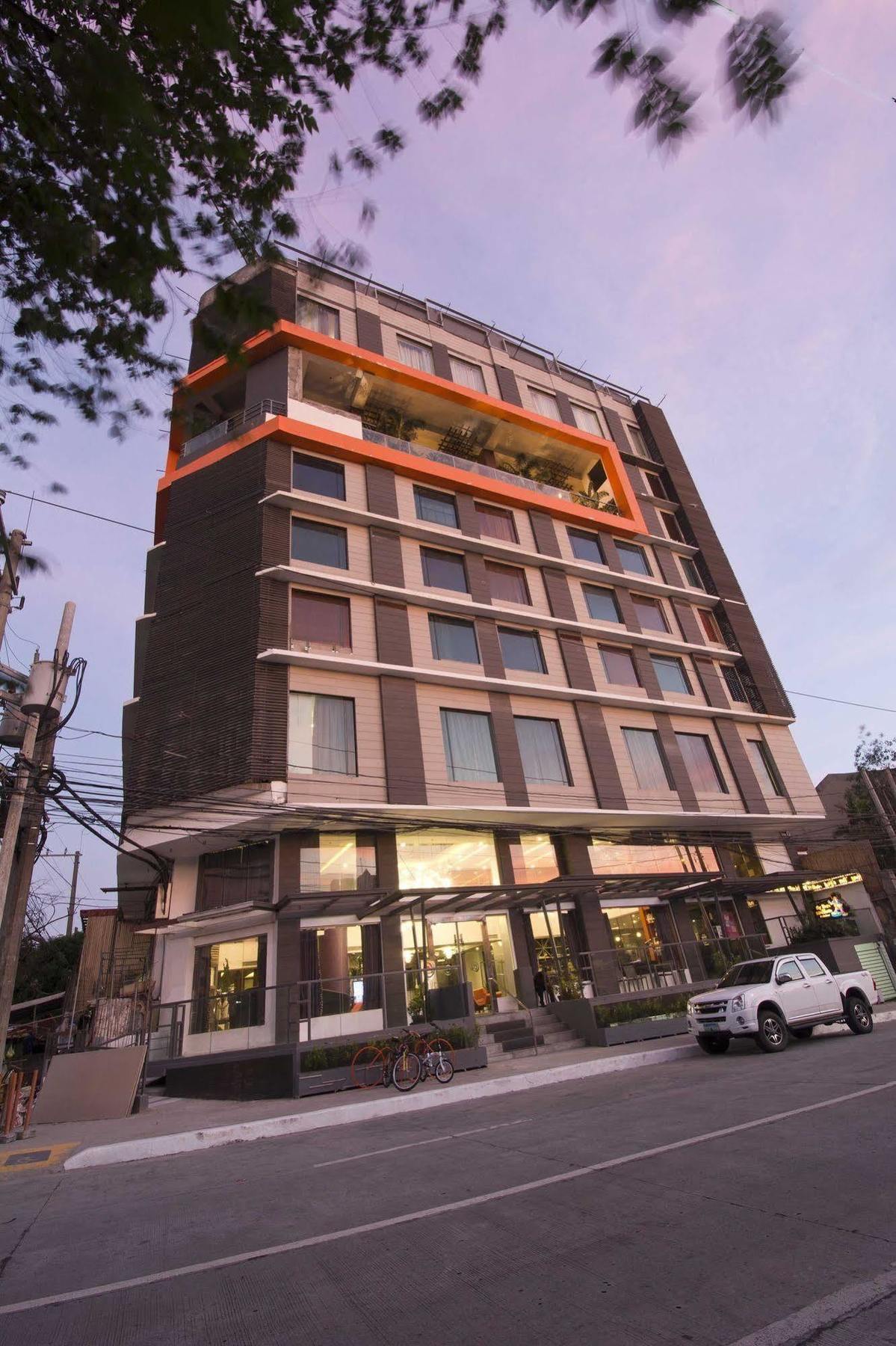 Hive Hotel Quezon City Exteriör bild