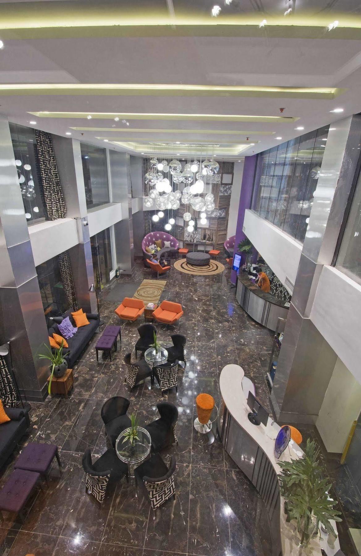 Hive Hotel Quezon City Exteriör bild